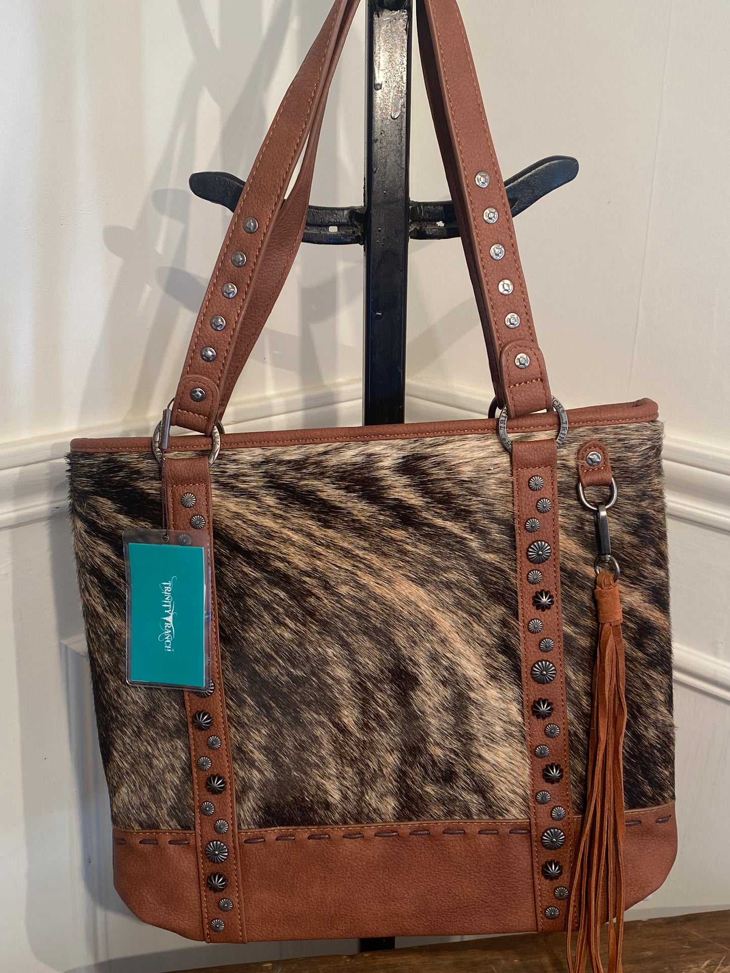 TRINITY RANCH HAIR ON COWHIDE CONCEALED CARRY TOTE